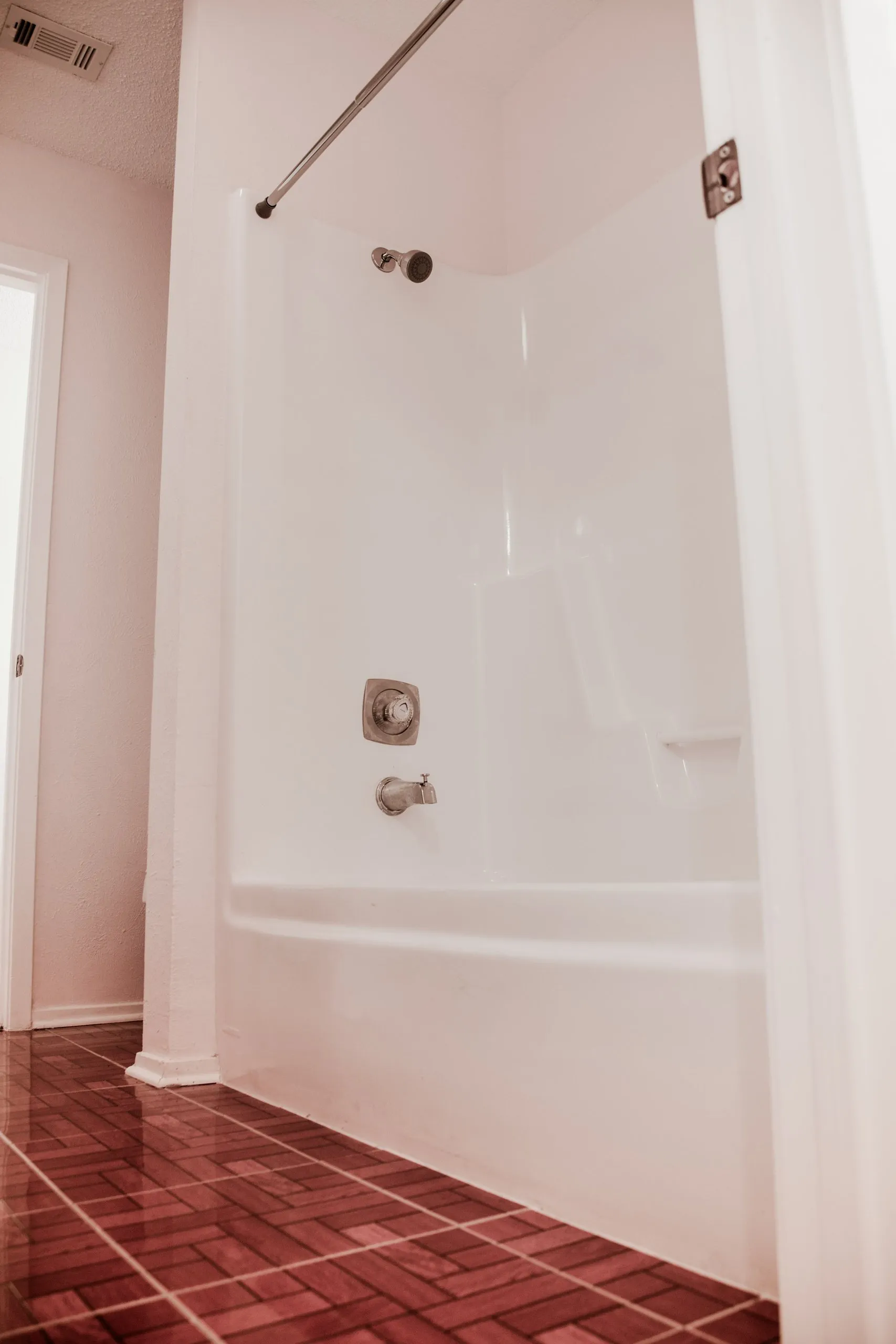 Bathtub and shower surround